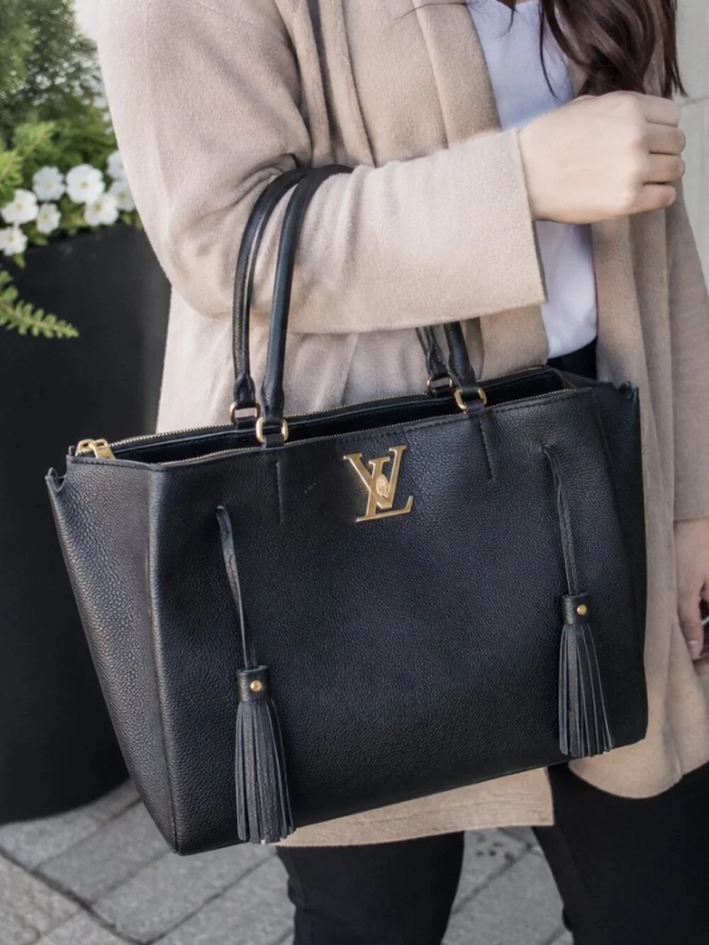 Louis Vuitton Lockmeto Black Leather Tote 🖤